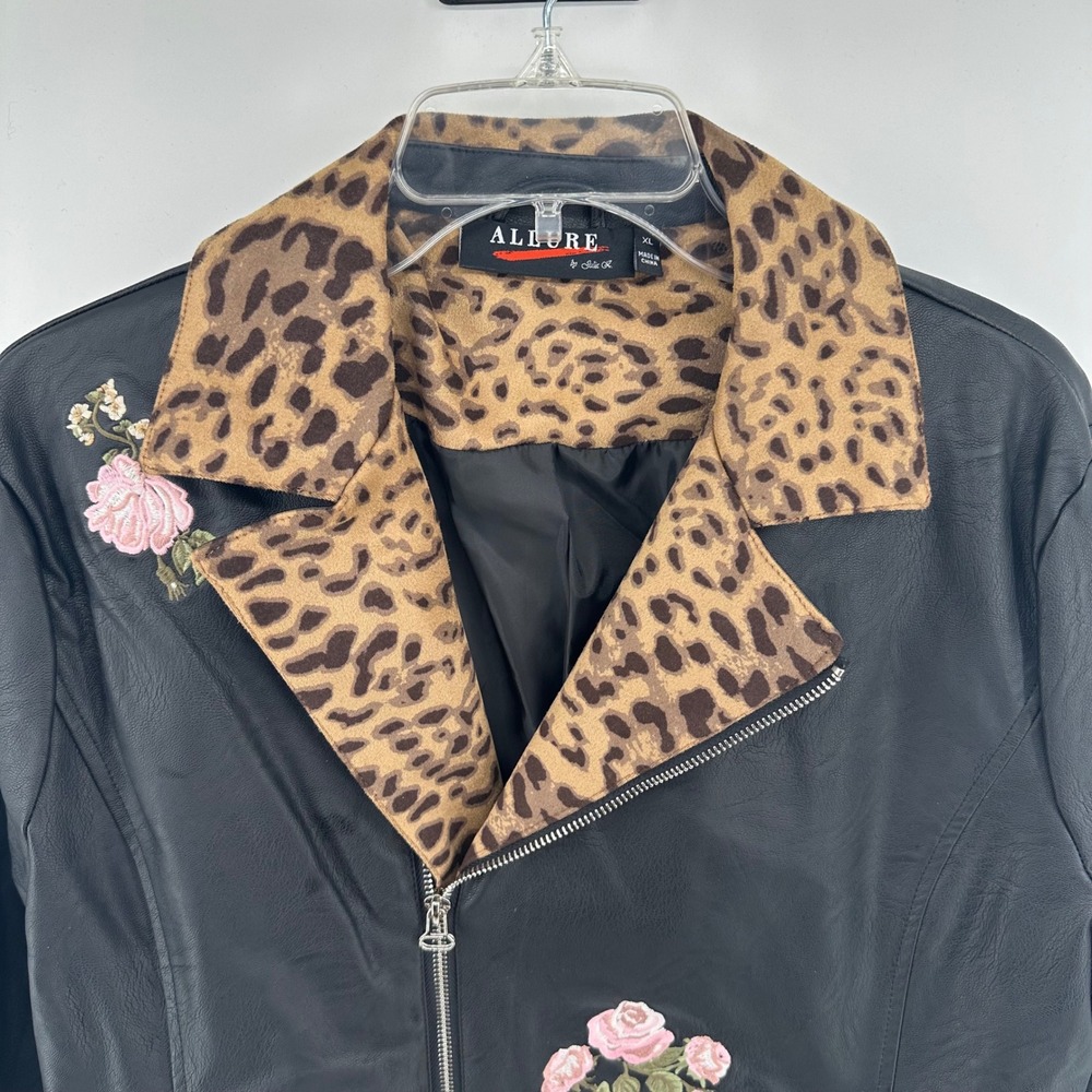 Allure by Julia K Womens XL‎ Black Faux Leather Moto Jacket Leopard Rose Floral - Picture 10 of 15